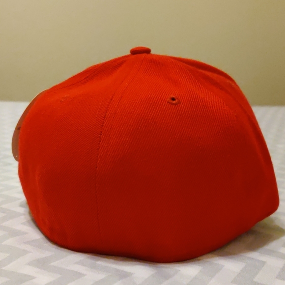 City Hunter, red fitted ball cap - Picture 2 of 3